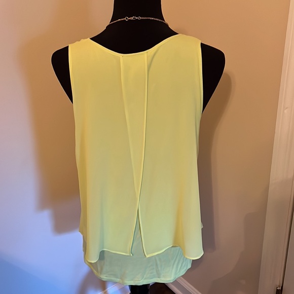 Gorgeous neon yellow flowy top, XL, with detached gold necklace, BCX brand - Picture 3 of 4